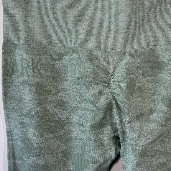 Gymshark Adapt Camo Seamless Leggings - Picture 7 of 15